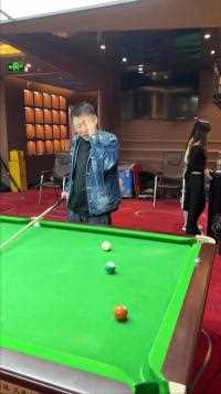 没钱还来打台球，然后还耍赖。#台球路人局#体育#台球