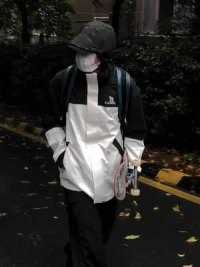 艾特那个愿意陪你一起淋雨的人，一起疯一次真的会很开心#滑板